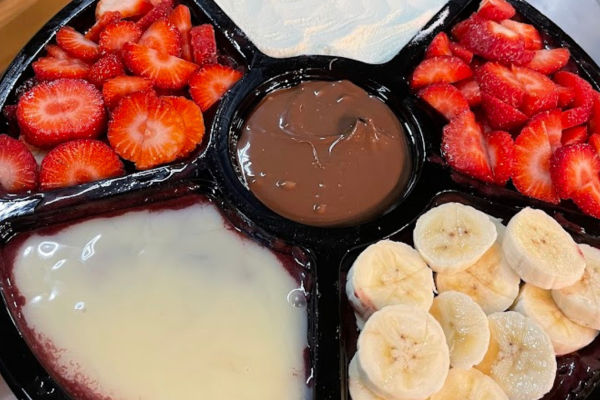 Brigadeiros gourmet diversos: tradicional, beijinho, morango e café